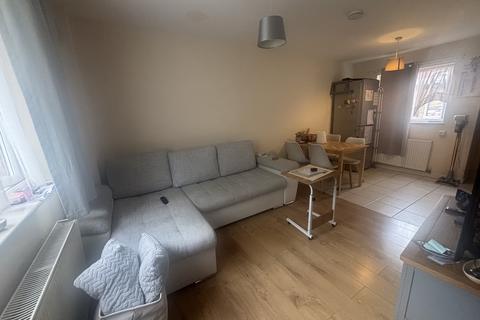 2 bedroom terraced house to rent, Findlay Way, Milton Keynes MK2