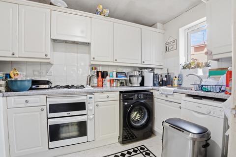 2 bedroom flat for sale, Lindisfarne Gardens, Maidstone ME16