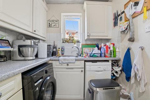2 bedroom flat for sale, Lindisfarne Gardens, Maidstone ME16