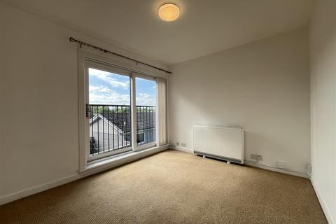 undefined, Bridgend Court, Perth