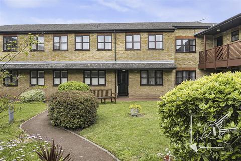 1 bedroom ground floor flat for sale, St. James's Oaks, Trafalgar Road, Gravesend
