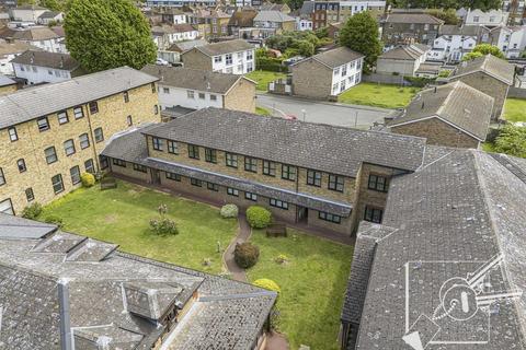 1 bedroom ground floor flat for sale, St. James's Oaks, Trafalgar Road, Gravesend