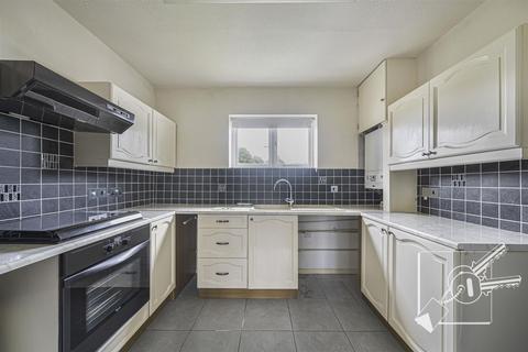 1 bedroom ground floor flat for sale, St. James's Oaks, Trafalgar Road, Gravesend