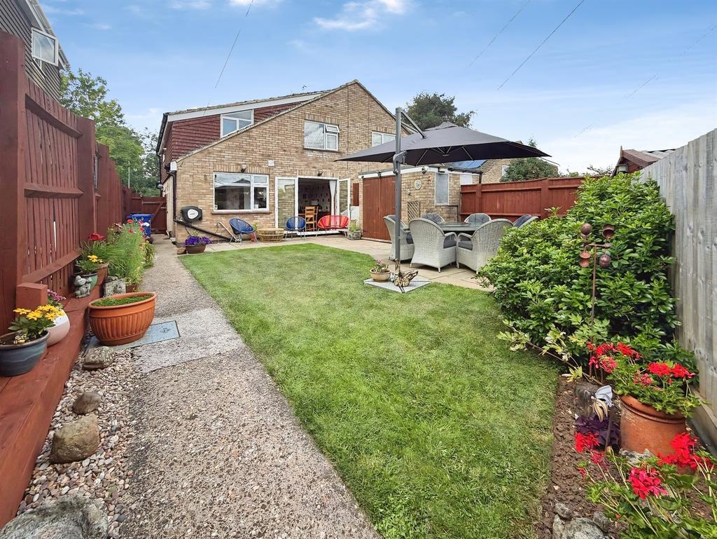 4 bedroom semi-detached house for sale