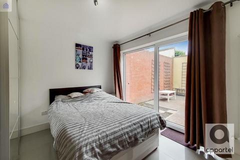 undefined, 2c King Edwards Gardens, London, W3 9RG