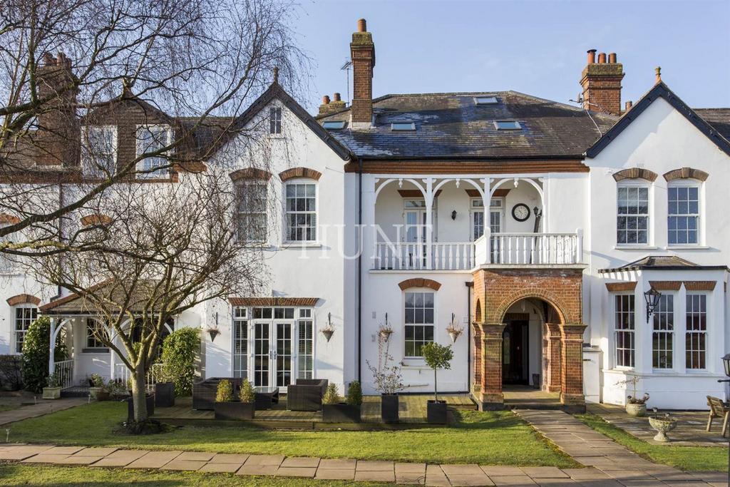 Detached house exterior