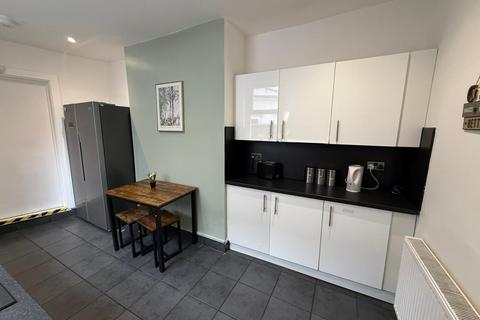 1 bedroom in a house share to rent, Clough Road, Hull HU5