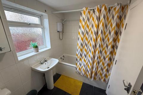 1 bedroom in a house share to rent, Clough Road, Hull HU5