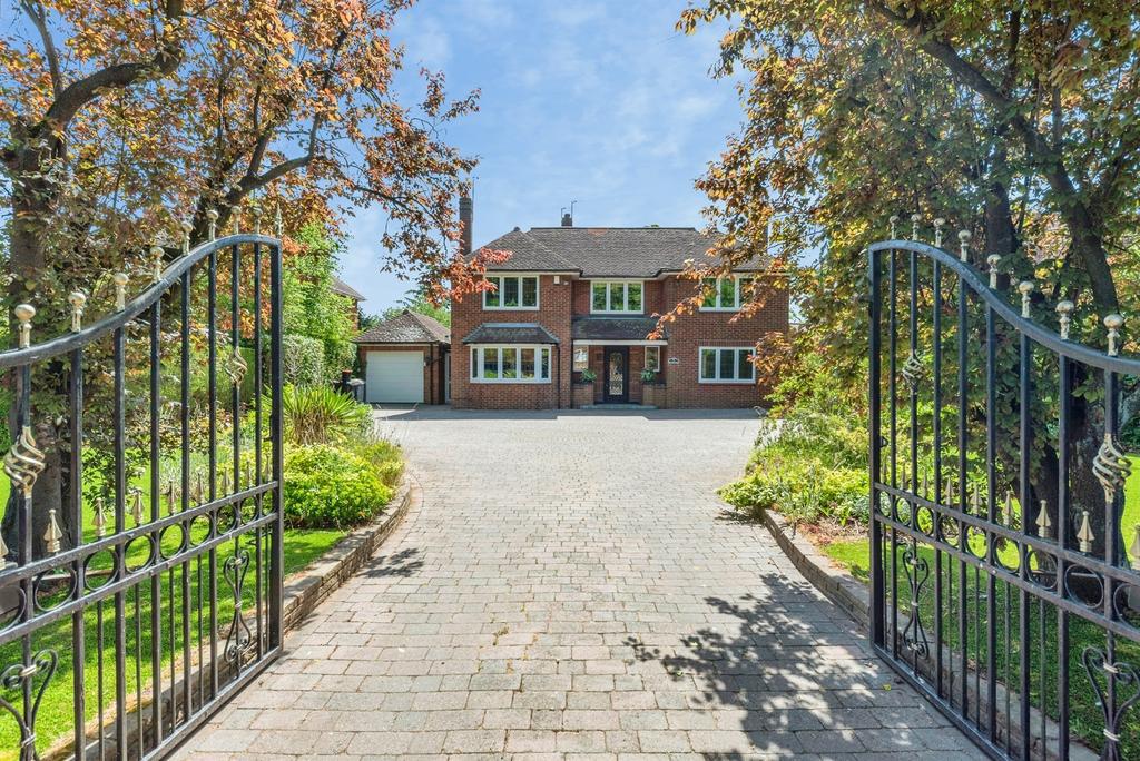4 bedroom detached house for sale
