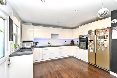 3 bedroom end of terrace house for sale, Fairlight Road, Eastbourne