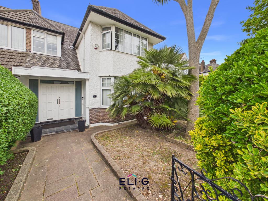 4 bed semi-detached house for sale Wessex Gardens
