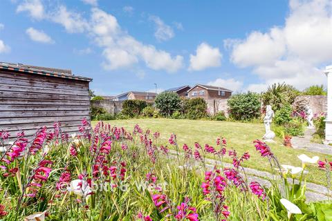 3 bedroom detached bungalow for sale, Southway, Littlehampton BN17