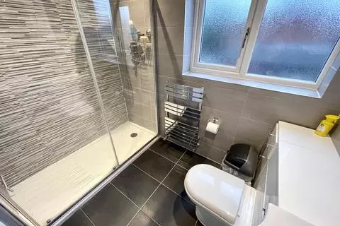 1 bedroom in a house share to rent - View 3