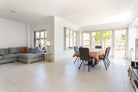 undefined, Rutland Close Taplow SL6