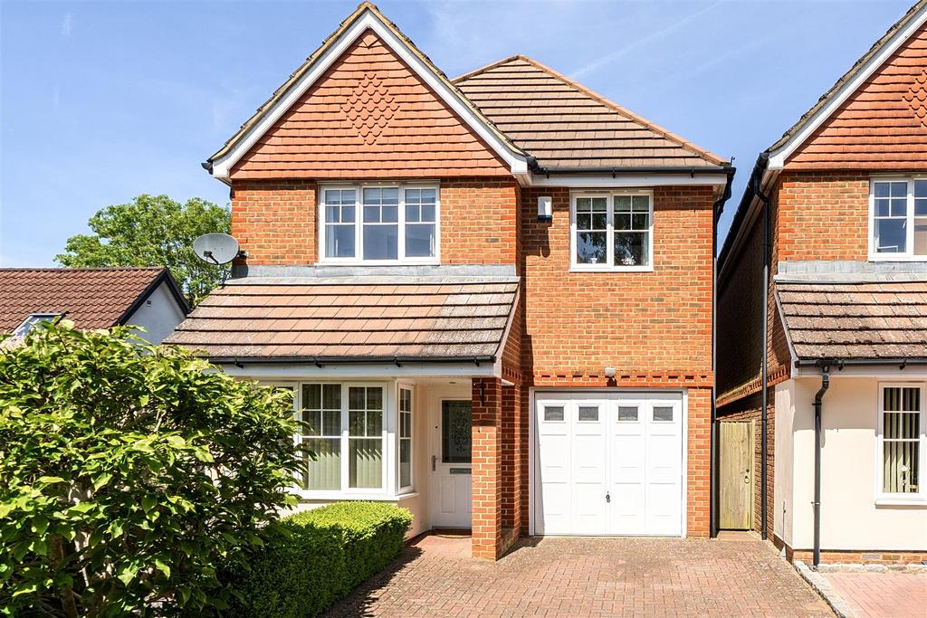Detached house exterior, driveway, garage