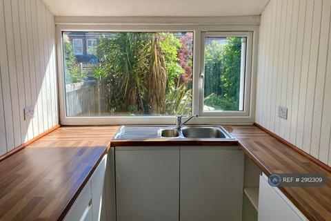 2 bedroom flat to rent, Goldsmith Avenue, Southsea, PO4