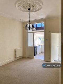 2 bedroom flat to rent, Goldsmith Avenue, Southsea, PO4