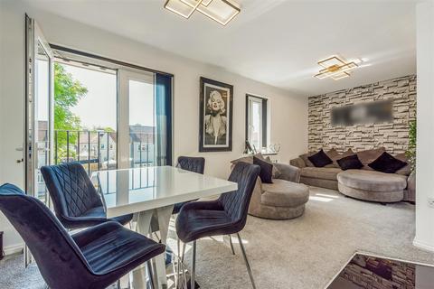 2 bedroom flat for sale, Cambrai Close, Portsmouth