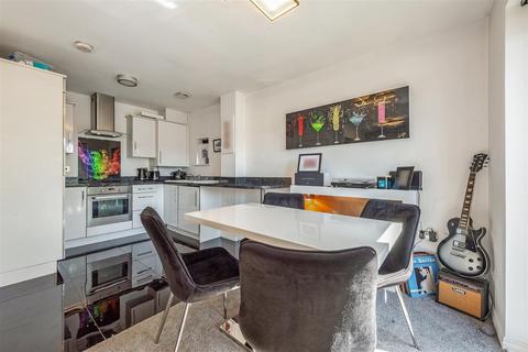 2 bedroom flat for sale, Cambrai Close, Portsmouth