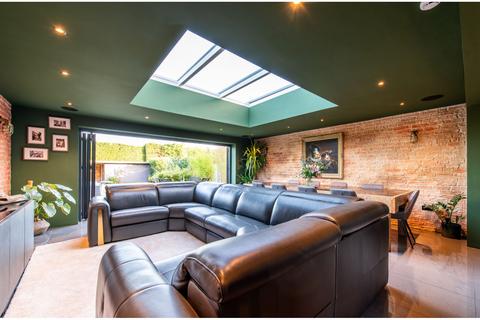 4 bedroom detached house for sale, Hempstead Road, Gillingham, ME7