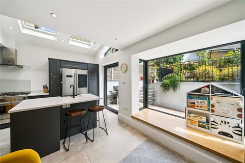 4 bedroom apartment for sale, Endlesham Road, SW12