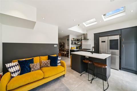 4 bedroom apartment for sale, Endlesham Road, SW12