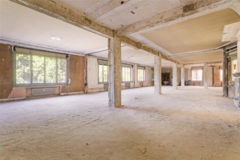 5 bedroom apartment, A Stately flat in need of renovation on Paseo de La Castellana, Chamartín - El Viso