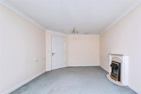 1 bedroom flat for sale, Eden Court, Bletchley, Milton Keynes, Buckinghamshire, MK2
