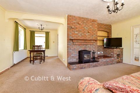 2 bedroom detached bungalow for sale, Coldharbour Lane, Heathfield TN21