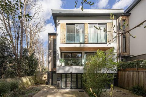 Holt Place, Purley CR8