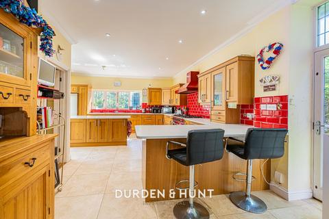 5 bedroom detached house for sale, Mill Park Avenue, Hornchurch, RM12
