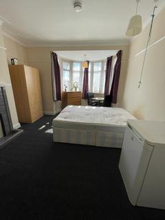 1 bedroom in a house share to rent, Great West Road, OSTERLEY TW5