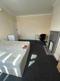 1 bedroom in a house share to rent, Great West Road, OSTERLEY TW5