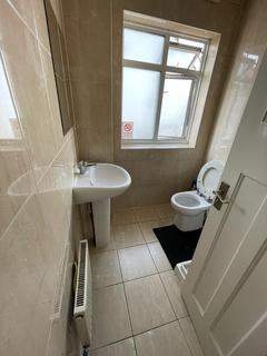 1 bedroom in a house share to rent, Great West Road, OSTERLEY TW5