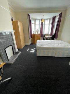 1 bedroom in a house share to rent, Great West Road, OSTERLEY TW5