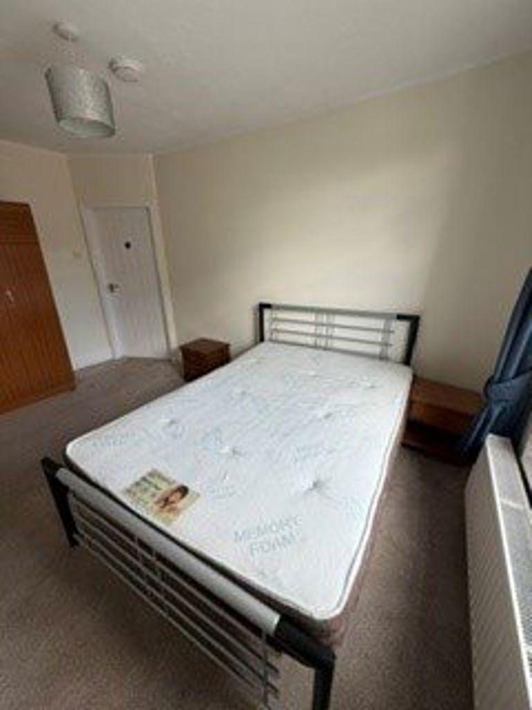 1 bedroom in a house share to rent