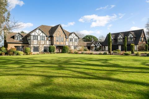 Stokesheath Road, Oxshott, KT22