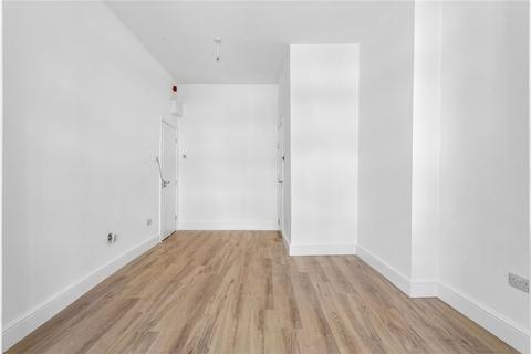 Studio to rent, Rock Street, London, N4