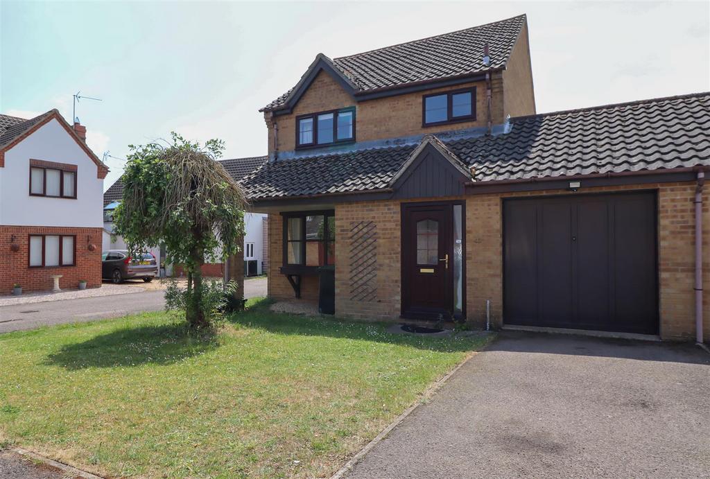 3 bedroom link detached house to rent