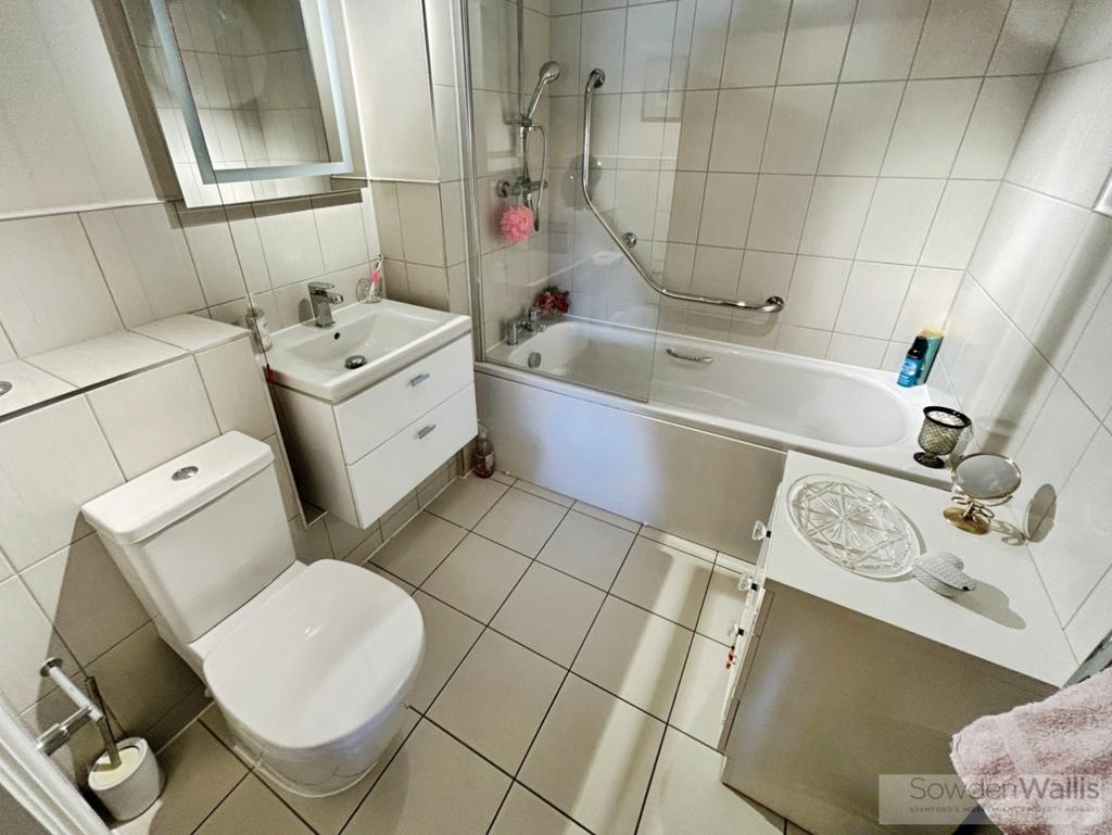 En-Suite Bathroom