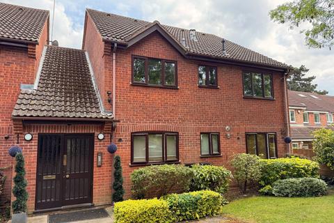 1 bedroom flat for sale, The Avenue, Northwood
