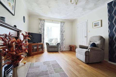 3 bedroom detached house for sale, Clos Tawe, Barry
