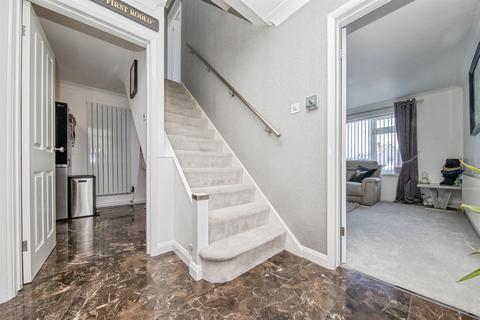 3 bedroom semi-detached house for sale, Dawnbrook Close, Ipswich