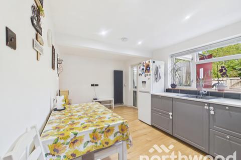 3 bedroom terraced house for sale, Oak Tree Road, Ashford, TN23