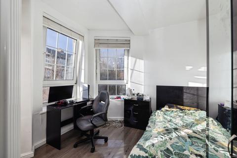 3 bedroom flat for sale, Gill Street, London, E14