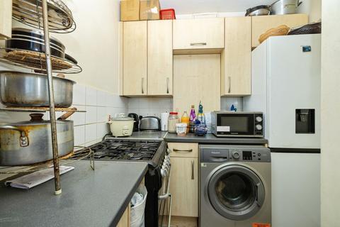 3 bedroom flat for sale, Gill Street, London, E14