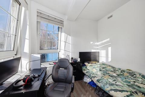 3 bedroom flat for sale, Gill Street, London, E14