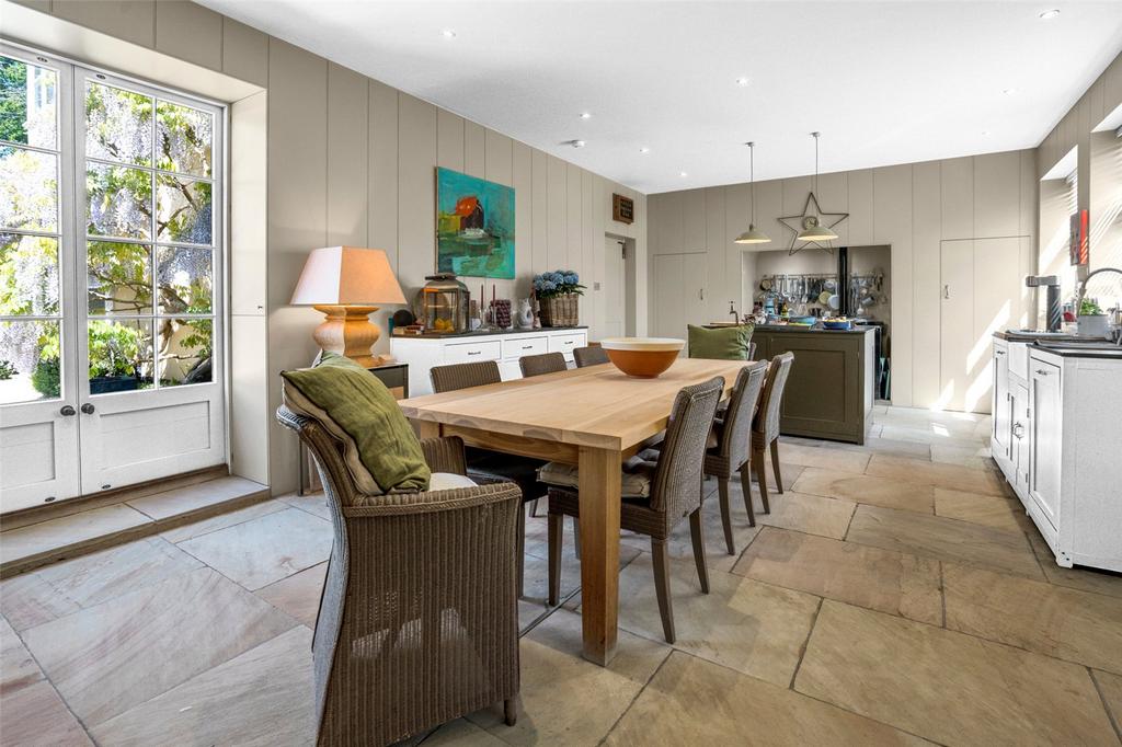 Kitchen/Breakfast Rm