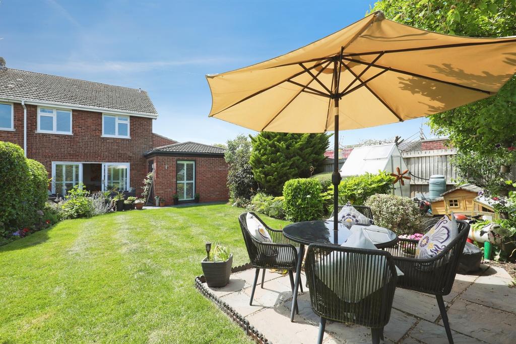 3 bedroom semi-detached house for sale