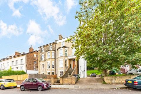 2 bedroom flat to rent, Knollys Road, London SW16